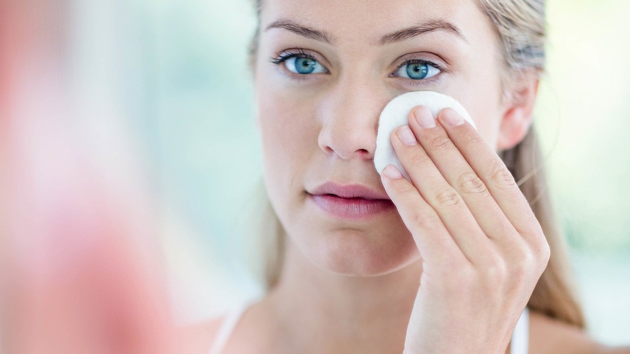 Loreal Paris BMAG Article The Best Times Of Day To Use Micellar Water D